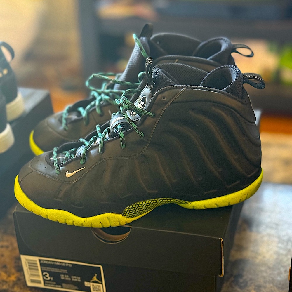 Nike Little FoamPosite One Cactus in the color Neon Green and black  Sz 2Y